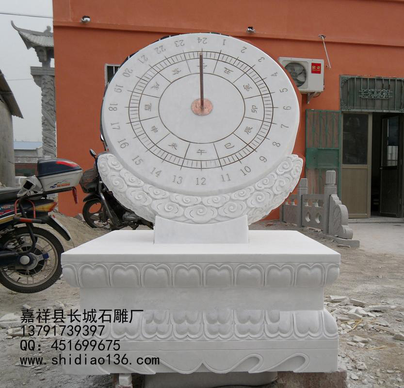 石雕日晷的用途及價值：日晷也叫“日規”，它是我國古代人民創造的一種以太陽照射來計時的儀器。